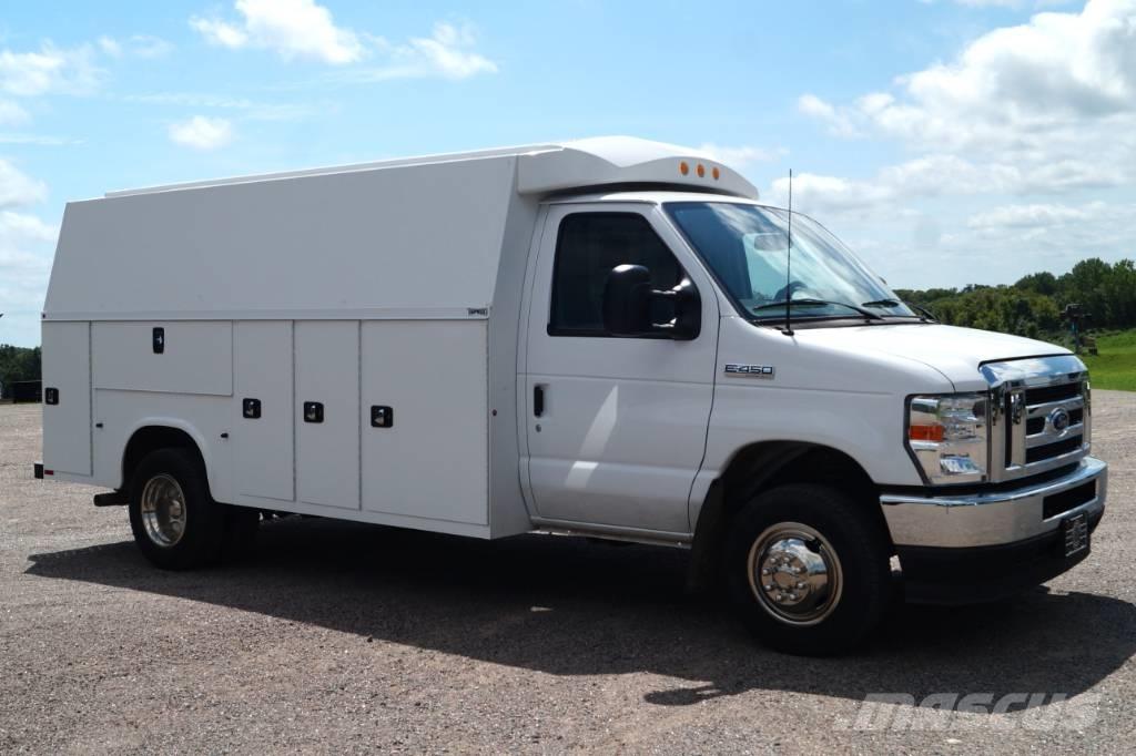 Ford E 450 Kis teherszállító/Platós kocsi