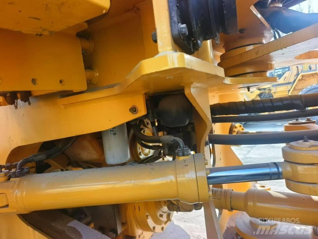Volvo L 180 F Gumikerekes homlokrakodók