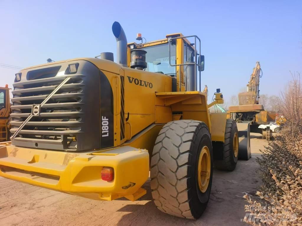 Volvo L 180 F Gumikerekes homlokrakodók