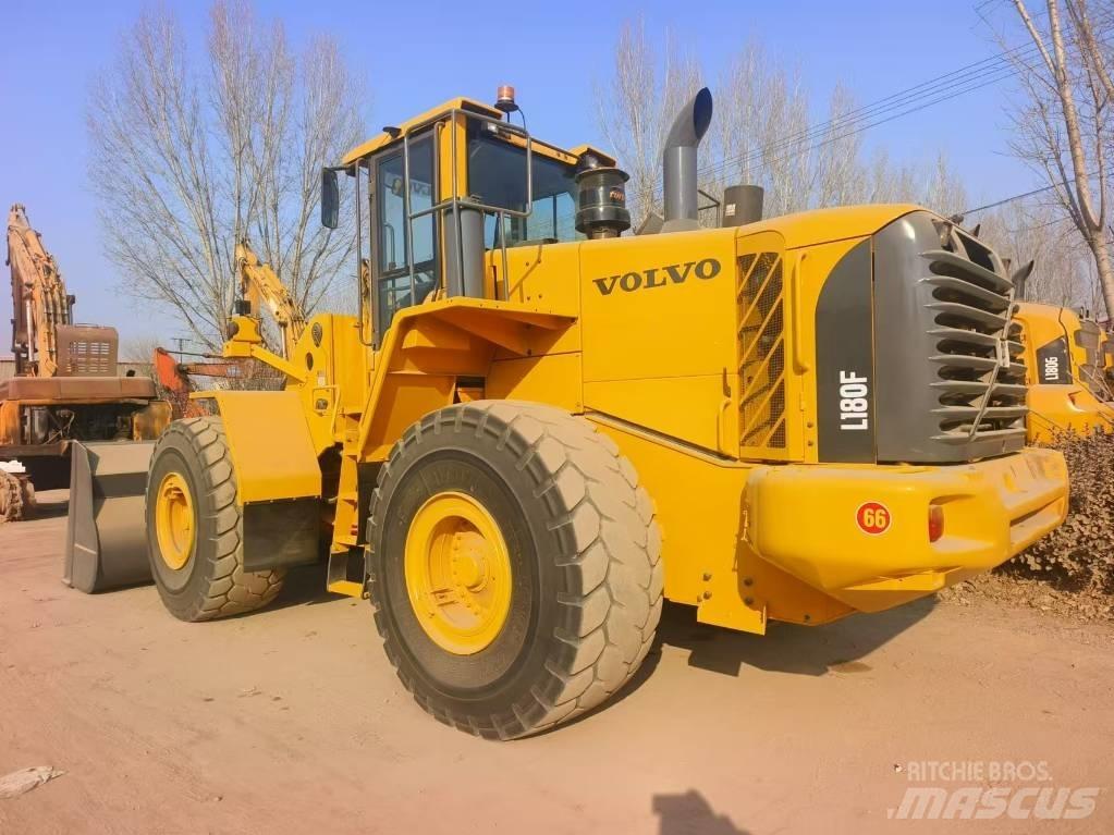 Volvo L 180 F Gumikerekes homlokrakodók