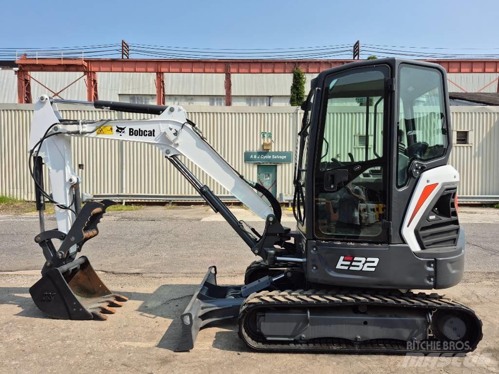 Bobcat E 32i Lánctalpas kotrók