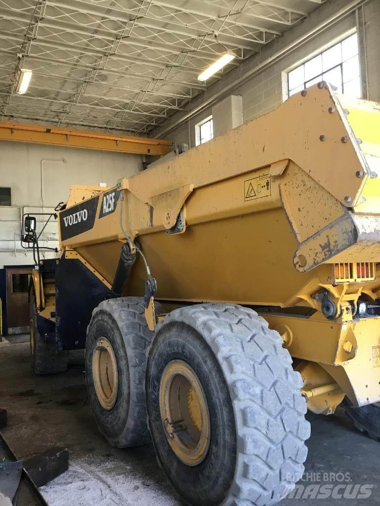 Volvo A 25 F Csuklósdömperek