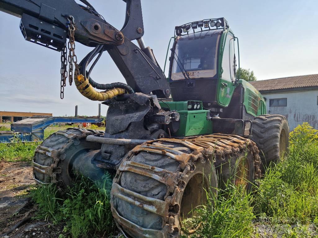 John Deere 1170E Betakarítók