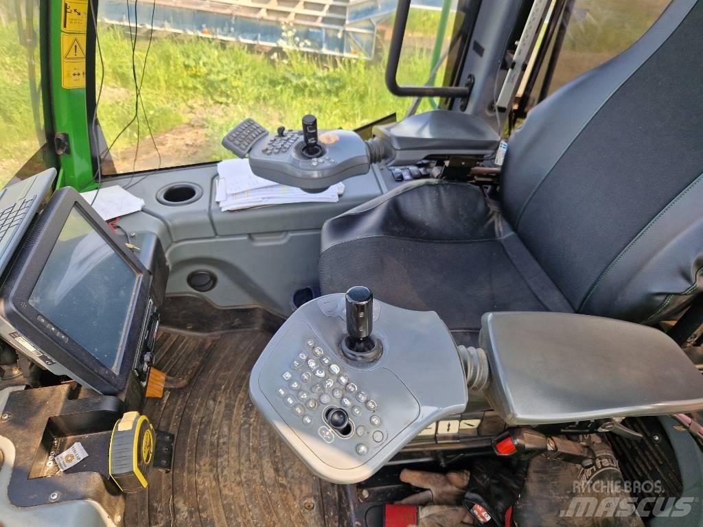 John Deere 1170E Betakarítók