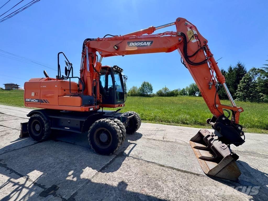 Doosan DX 140 W-3 Gumikerekes kotrók