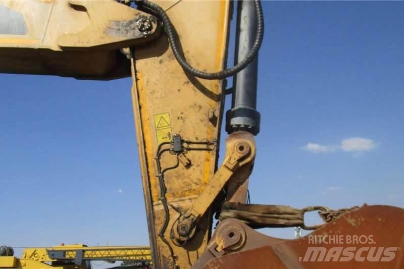 CAT 374FL Mini kotrók < 7t