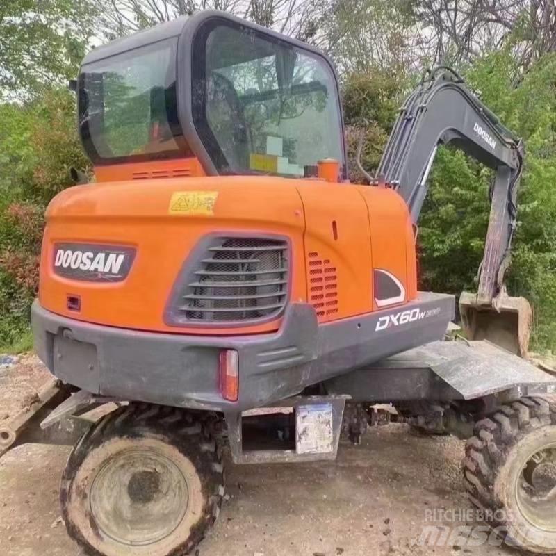 Doosan DX60W Gumikerekes kotrók