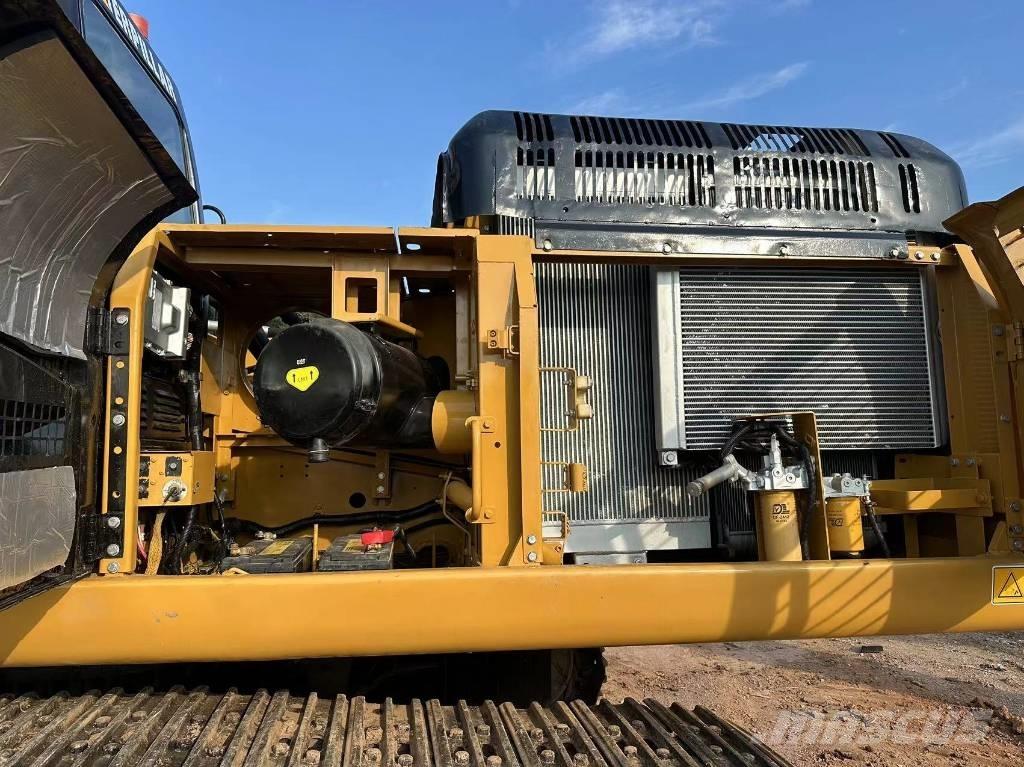 CAT 330 D L Lánctalpas kotrók