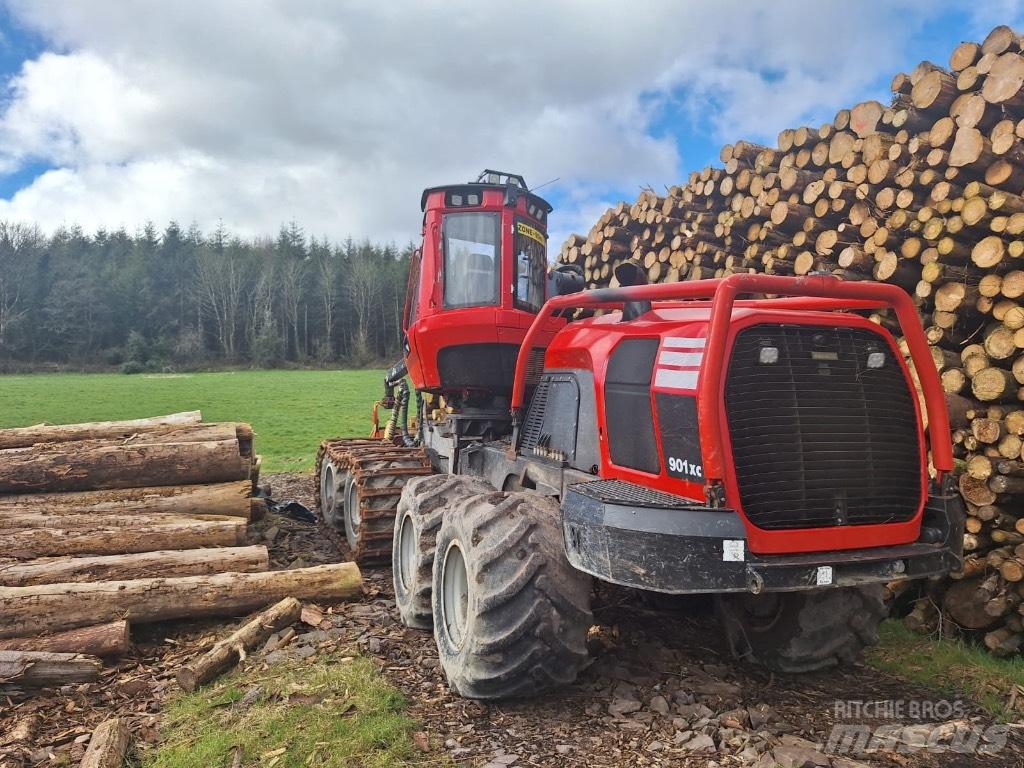Komatsu 901 XC Betakarítók