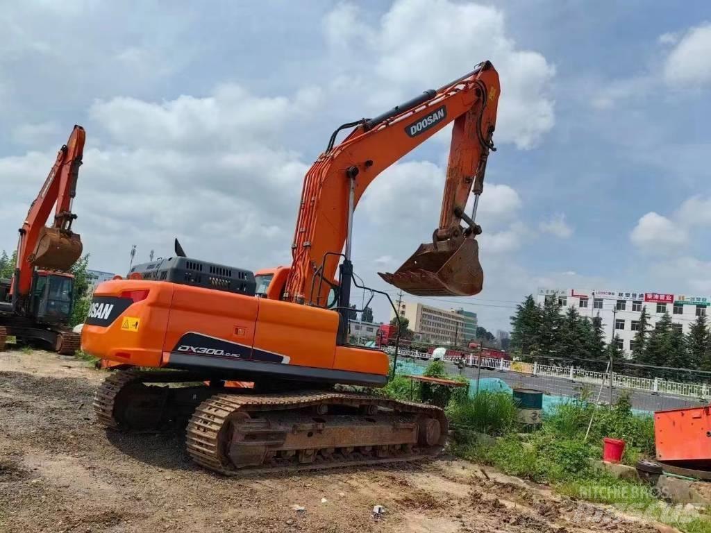 Doosan DX 300 Lánctalpas kotrók