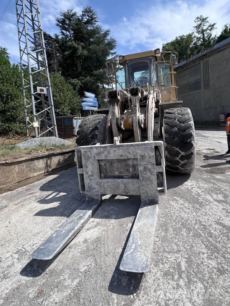 CAT 980 F Gumikerekes homlokrakodók