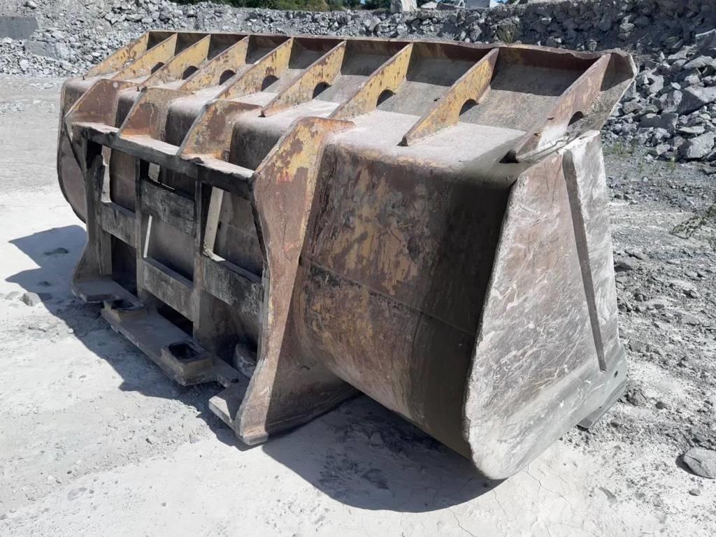 CAT 980 F Gumikerekes homlokrakodók