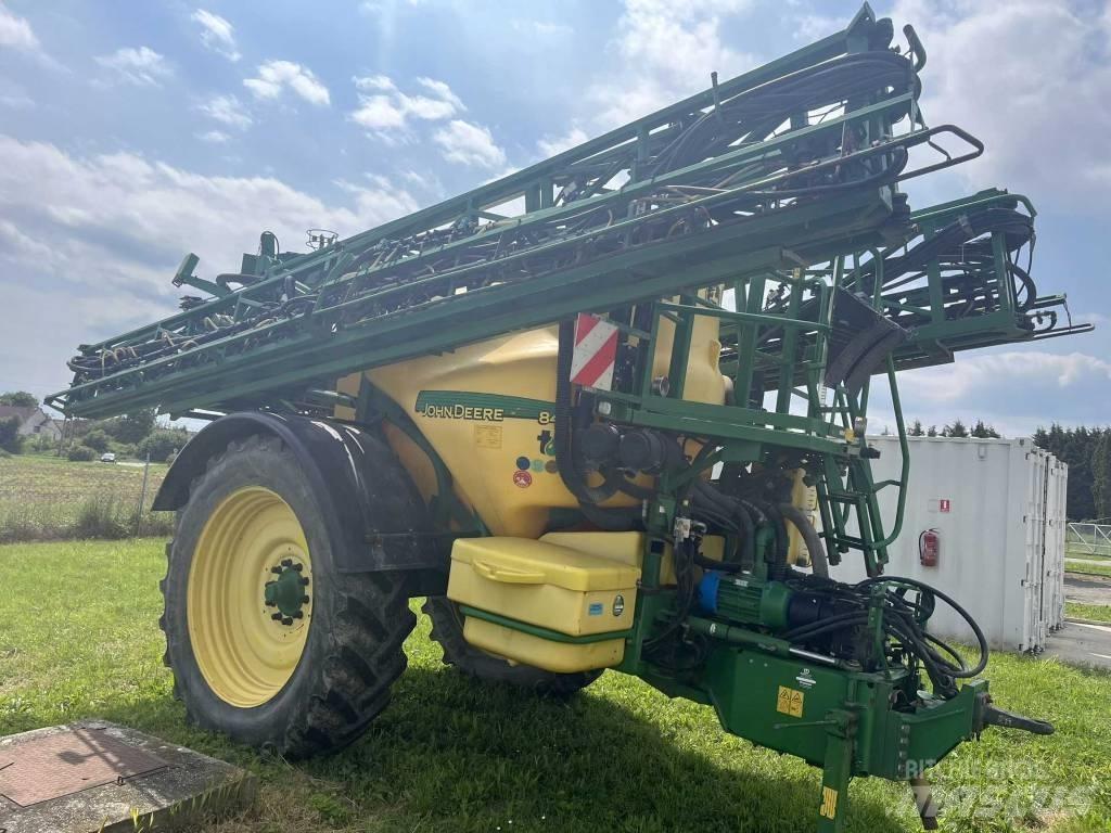John Deere 840 i Vontatott trágyaszórók