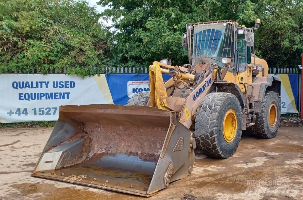 Komatsu WA 200-8 Gumikerekes homlokrakodók