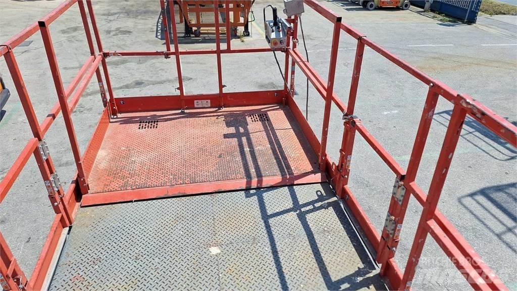 SkyJack 8841RT Ollós emelők
