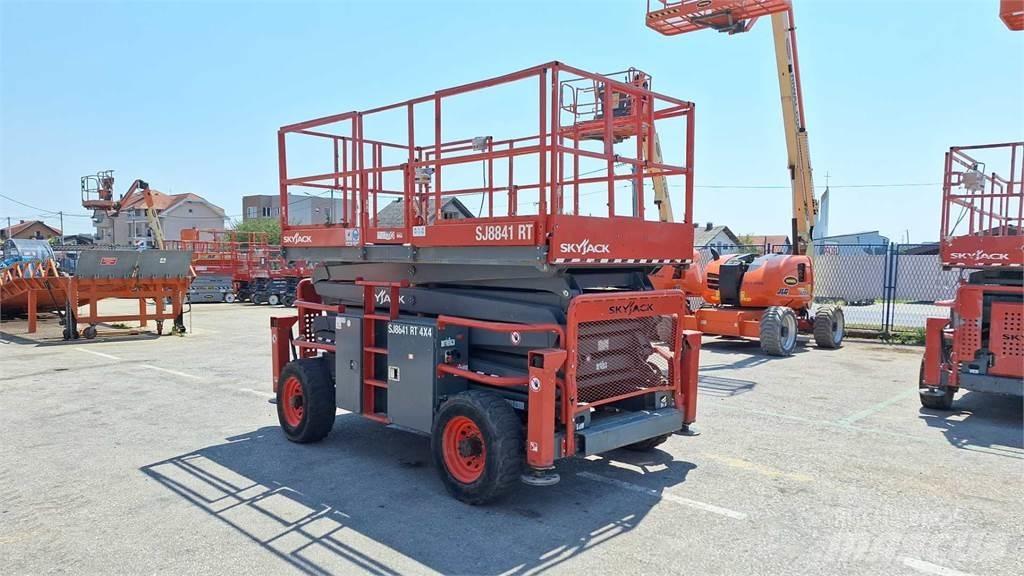 SkyJack 8841RT Ollós emelők