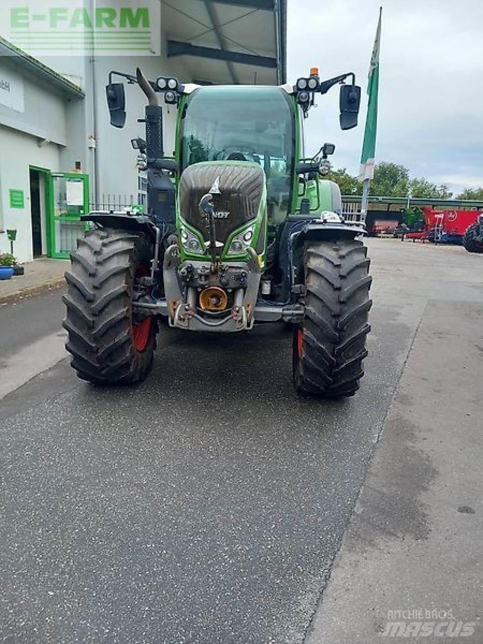 Fendt 724 vario s4 Traktorok