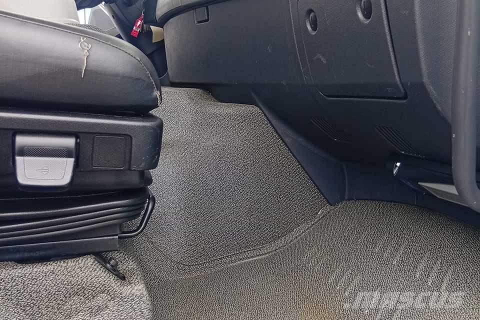 Renault C 320 Platós / Ponyvás teherautók