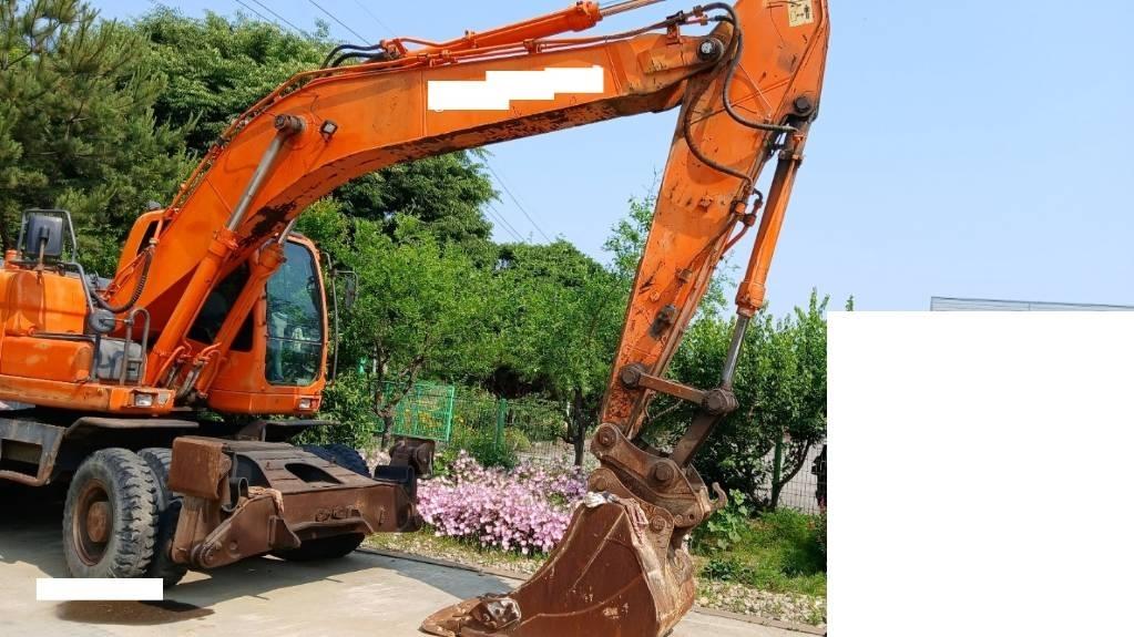 Doosan DX 210 W Gumikerekes kotrók