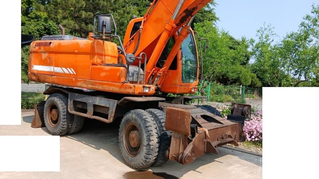 Doosan DX 210 W Gumikerekes kotrók