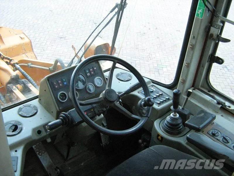 Hyundai HL740-3 Gumikerekes homlokrakodók