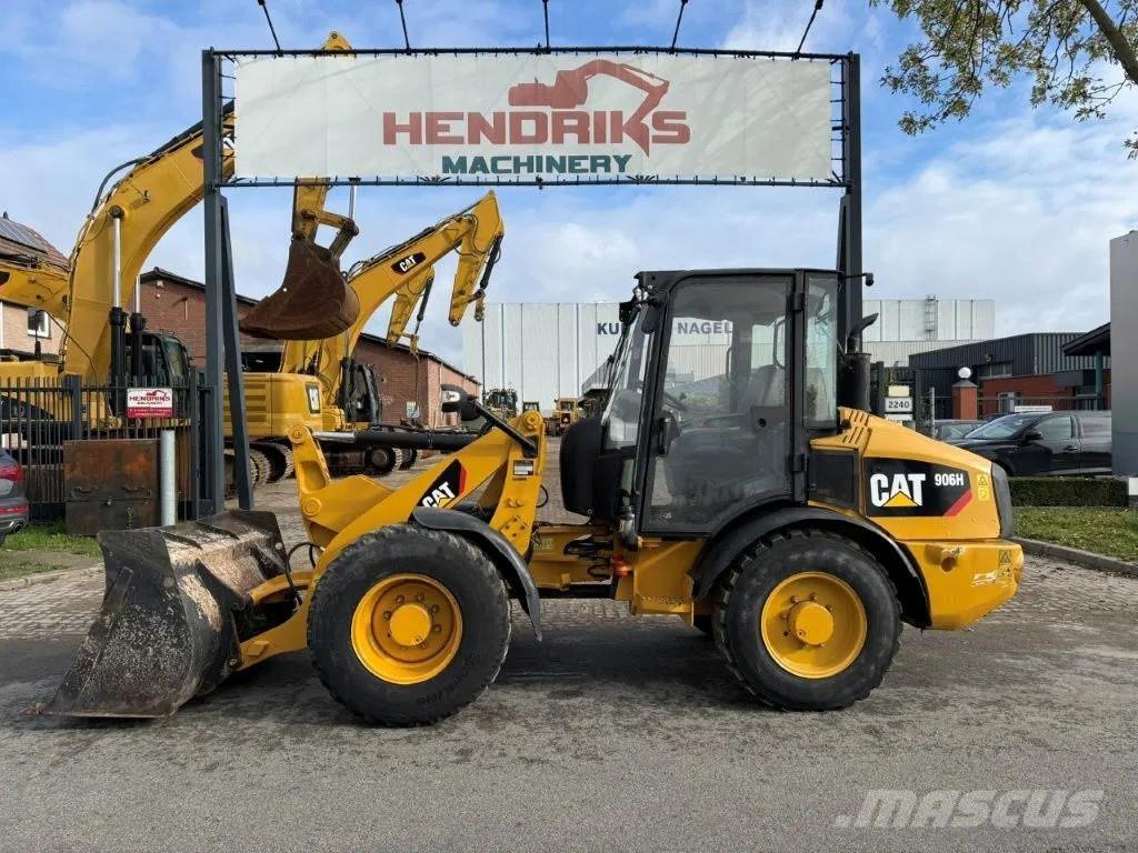 CAT 906H Gumikerekes homlokrakodók
