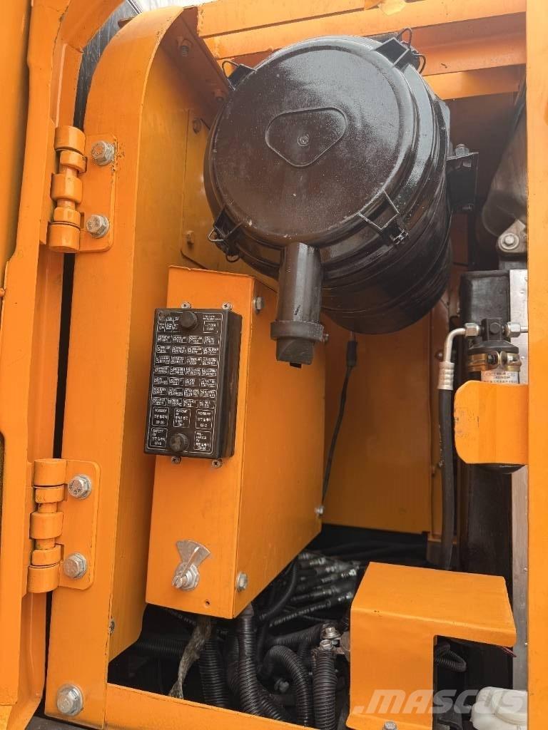 Hyundai HX 220 Lánctalpas kotrók