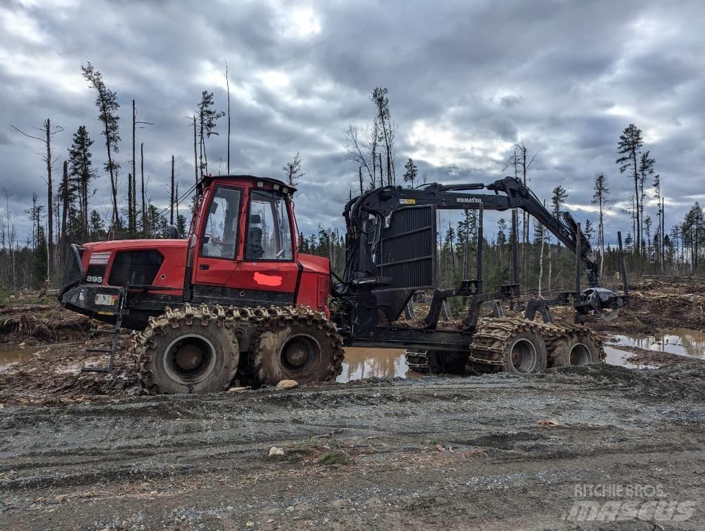 Komatsu 895 Kihordók