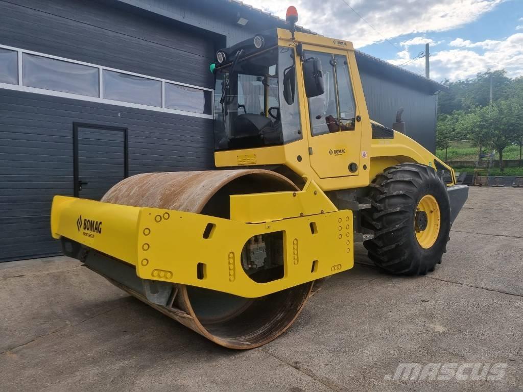 Bomag 213HD Pneumatikus kerekes hengerek