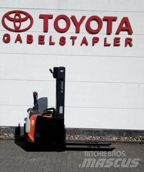 Toyota SPE140L Gyalogkíséretű targonca