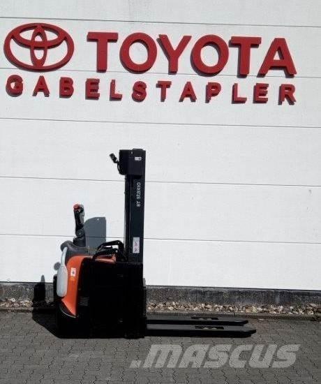 Toyota SPE140L Gyalogkíséretű targonca
