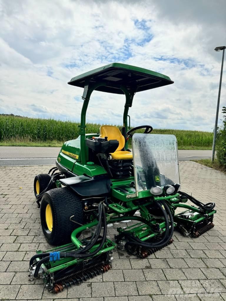 John Deere 8700 A Golfpálya fűnyírók