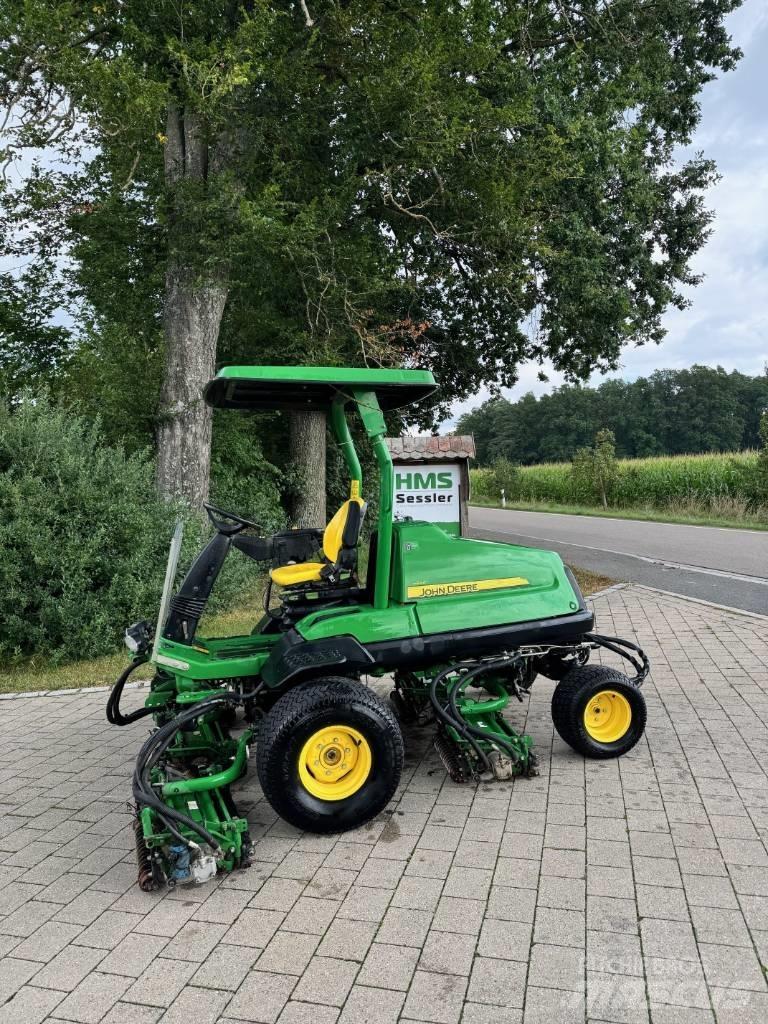 John Deere 8700 A Golfpálya fűnyírók