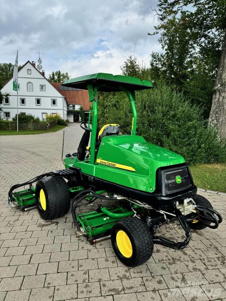 John Deere 8700 A Golfpálya fűnyírók