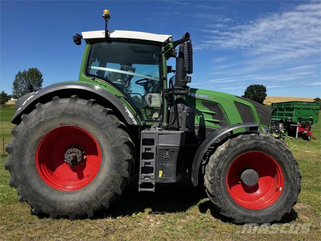 Fendt 828 Vario Traktorok