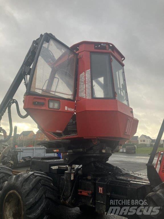 Komatsu 931 Betakarítók
