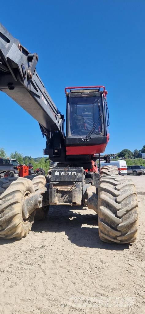 Komatsu 931 Betakarítók