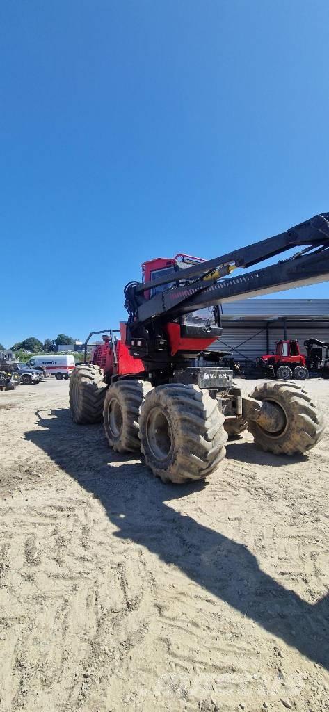 Komatsu 931 Betakarítók