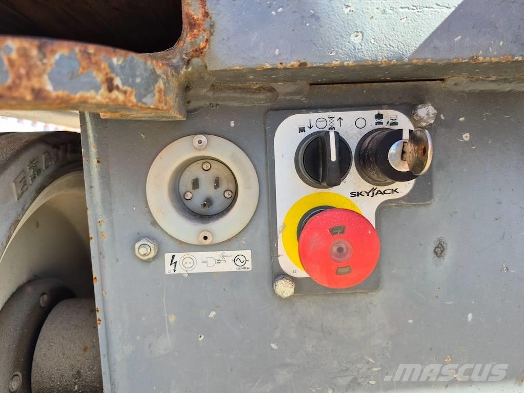 SkyJack SJ 4632 Ollós emelők