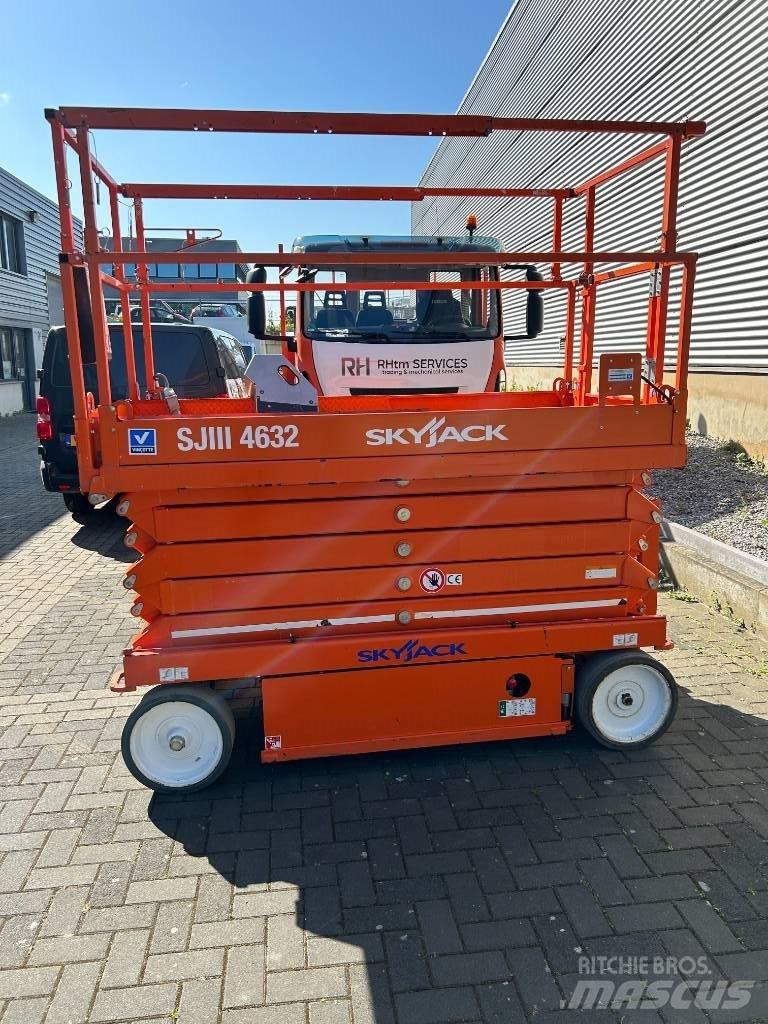 SkyJack SJ III 4632 Ollós emelők