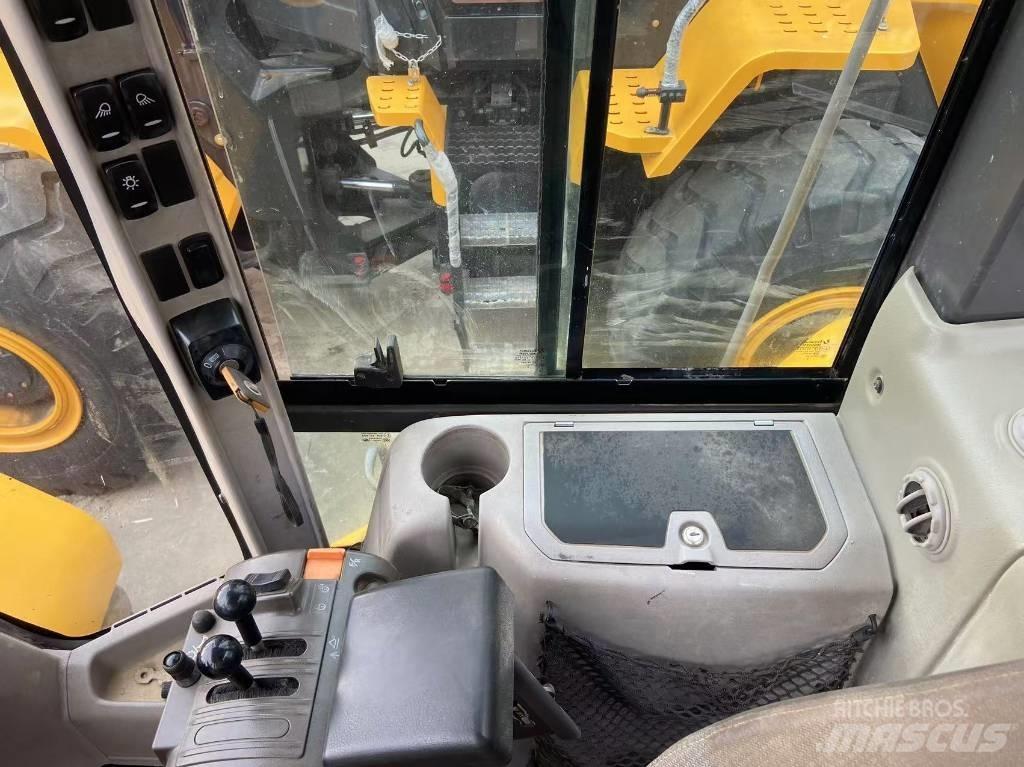 Volvo L 105 Gumikerekes homlokrakodók