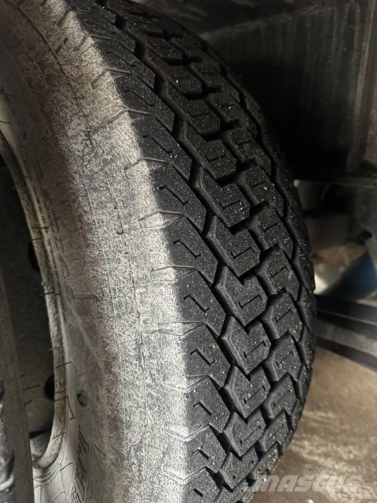 Broshuis jumbo Platós / Ponyvás félpótkocsik