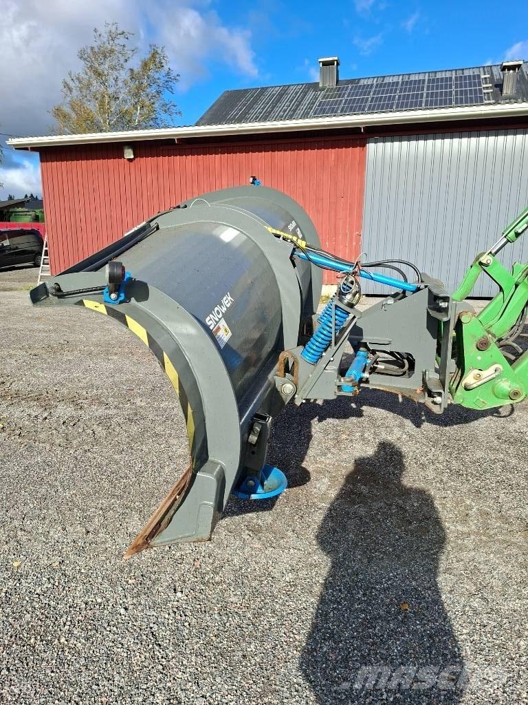 Snowek Alueaura Hóeltakarítók