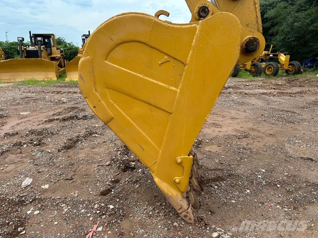 CAT 330 C L Lánctalpas kotrók