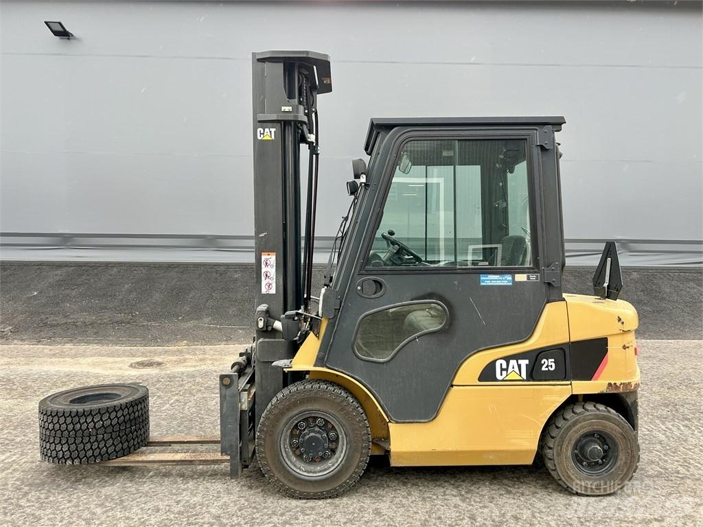 CAT DP 25 NT Dízel targoncák