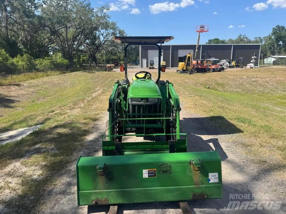 John Deere 3038 E Traktorok