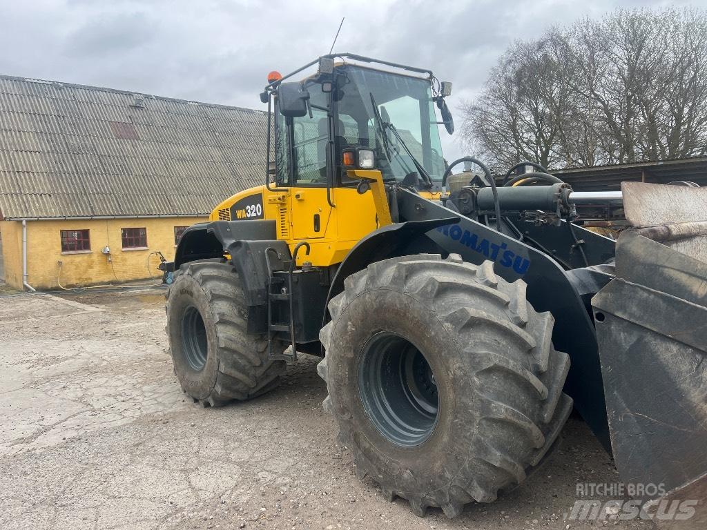Komatsu WA 320-5 Gumikerekes homlokrakodók