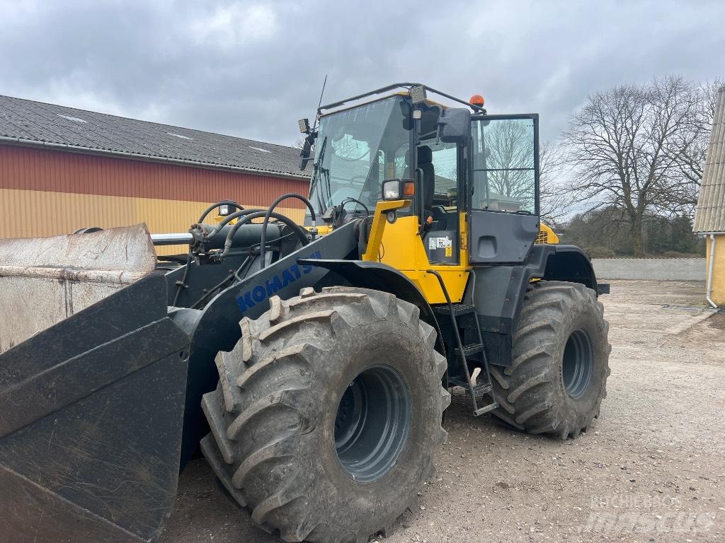 Komatsu WA 320-5 Gumikerekes homlokrakodók