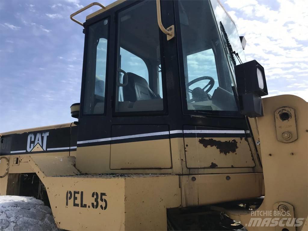 CAT 960 F Gumikerekes homlokrakodók