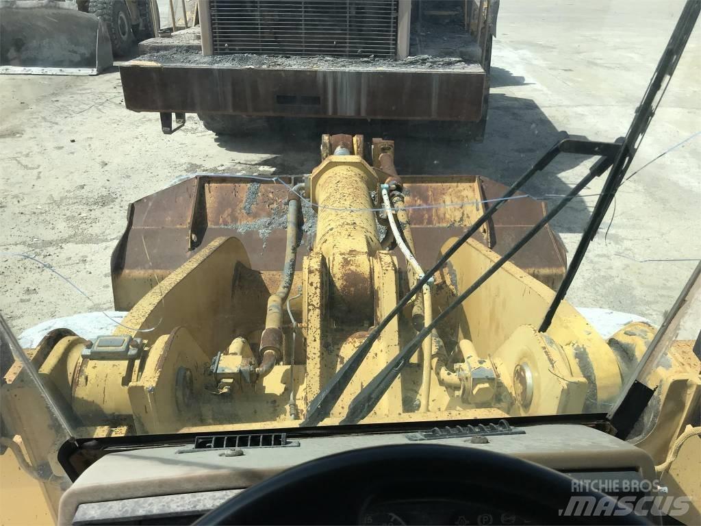 CAT 960 F Gumikerekes homlokrakodók